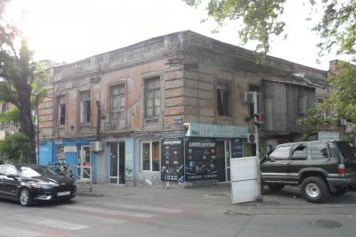Apartment for sale in an old building, 4 room(s), 47 m²